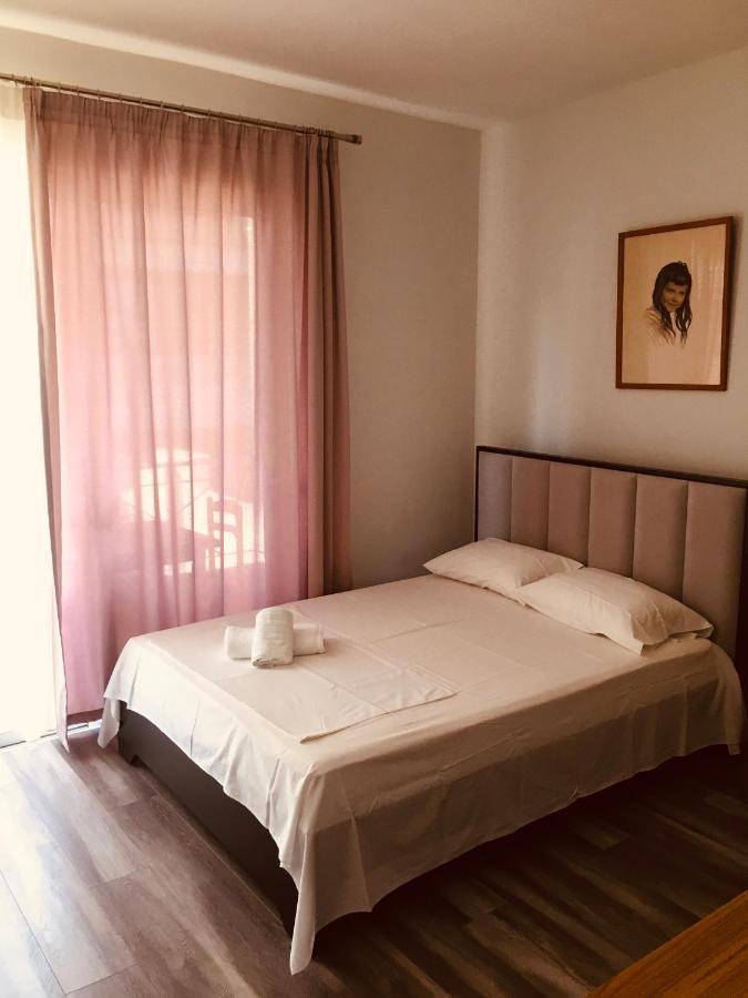 Irini Boutique Rooms!!! Himarë Exterior foto